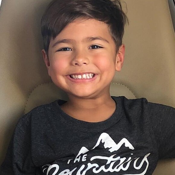 Henry, filho da Simone, mostrou habilidade em inglês e espanhol no Stories