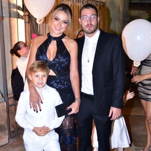 Carol Dantas tem ensinado o filho, Davi Lucca, a lidar com a exposição