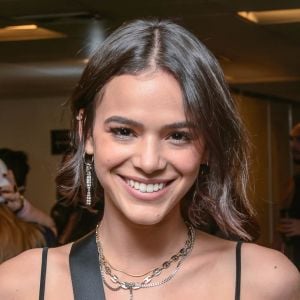 Bruna Marquezine garante não sofrer mais por crush: 'Choro três dias e segue o baile!'