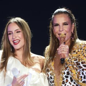 Claudia Leitte apstou em vestido com babados e de um ombro só para cantar na gravação do DVD de Ivete Sangalo, neste domingo, 8 de dezembro de 2018, no Allianz Parque, em São Paulo