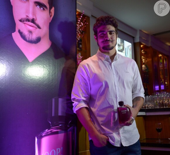 Caio Castro prestigia evento de marca de perfumes em São Paulo