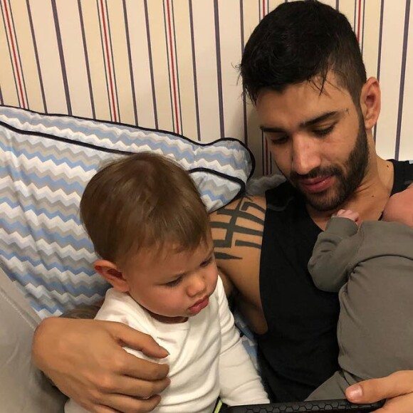 Gusttavo Lima é presente na rotina dos filhos, Samuel e Gabriel