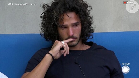 Em 'A Fazenda 10', João Zoli chorou com a eliminação de Leo Stronda