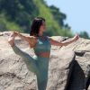 Isis Valverde já retomou a prática do yoga, exercício que fazia antes de dar à luz