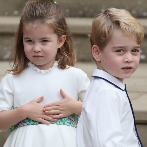 Princesa Charlotte herdeu o casaco do irmão mais velho, George