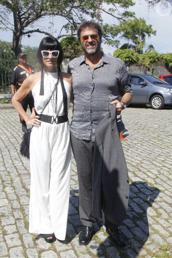 Fernanda Abreu foi com o marido ao casamento de Iza