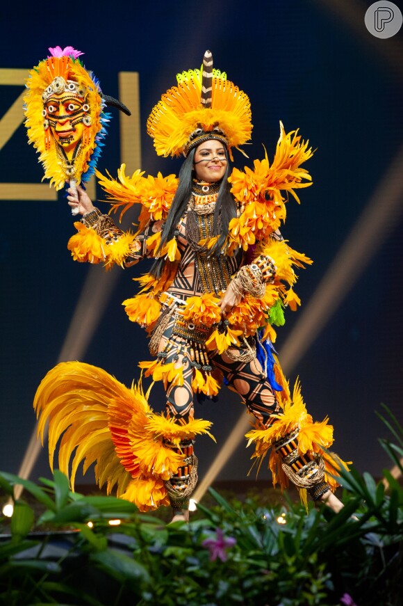 Miss Brasil e representante do Amazonas, Mayra Dias desfilou de índia em competição do Miss Universo