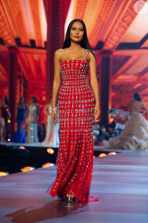 Sophida Kanchanarin, Miss Universo Tailândia 2018, desfila no TOP 10 da competição