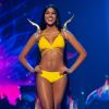 Sthefany Gutiérrez, Miss Universo Venezuela 2018, compete no palco como um dos 10 finalistas em trajes de banho