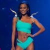 Akisha Albert, Miss Universe Curacao 2018, compete no palco como um dos 10 finalistas em trajes de banho