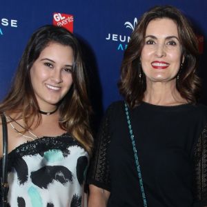 Fátima Bernardes se orgulha de apresentação de canto da filha Beatriz em vídeo postado nesta segunda-feira, dia 17 de dezembro de 2018