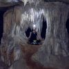 Pelo passeio, a famosa fez uma nova descoberta: 'Quatro horas de caminhada dentro da caverna e encontramos essas pedrinhas chamadas de pérolas da caverna'