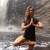 Grazi Massafera praticou ioga na Chapada Diamantina, região de serras localizada na Bahia