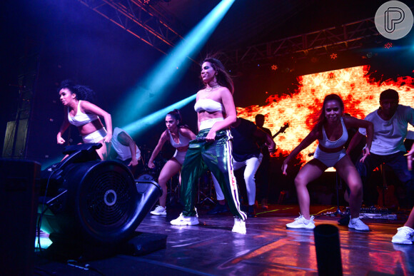 Anitta aliou conforto e sensualidade na apresentação em São Paulo