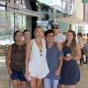 Grazi Massafera escolheu um look branco para o passeio com a família no Rio de Janeiro