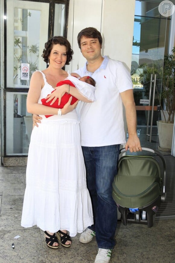 Larissa Maciel deu à luz no dia 5 de fevereiro sua primeira filha, Milena, fruto do casamento com o empresário André Surkamp