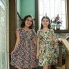 Para piorar, Kiki (Nathalia Gonçalves) e Niko (Raphaela Alvittos) dirão à irmã, Marocas (Juliana Paiva) que também querem usar calças, na novela 'O Tempo Não Para'