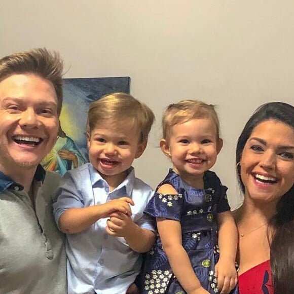 Thais Fersoza e Michel Teló passaram o Natal com a família do sertanejo em Campo Grande