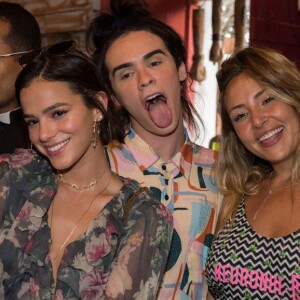 Bruna Marquezine está aproveitando diferentes festas em Fernando de Noronha