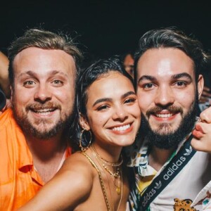 Bruna Marquezine se divertiu na companhia dos amigos em Fernando de Noronha