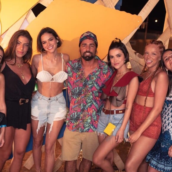 Bruna Marquezine está aproveitando bastante os dias de folga em Fernando de Noronha