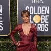 Halle Berry escolheu um vestido terracota da grife Zuhair Murad para o Globo de Ouro 2019