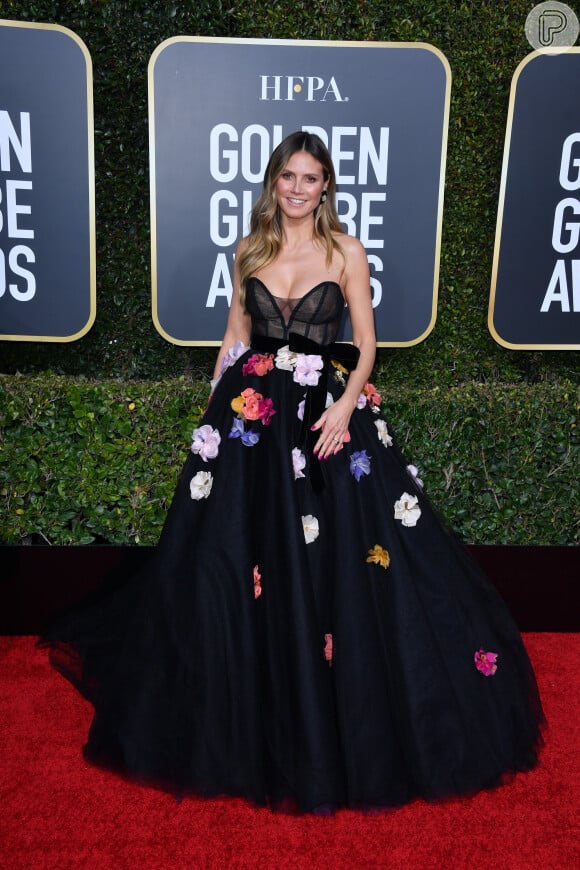 Bordado é trend! Heidi Klum escolheu o vestido preto com bordados floridos para o Globo de Ouro 2019