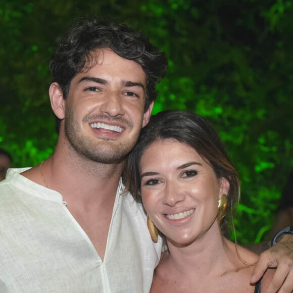 Alexandre Pato manifestou torcida por Rebeca Abravanel na premiação do 'Troféu Internet': 'Meu voto!'