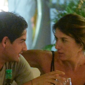 Alexandre Pato e Rebeca Abravanel foram vistos juntos pela primeira vez no começo de dezembro em passeio por shopping de São Paulo