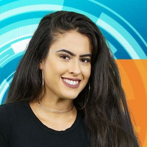 A youtuber Hana, de 22 anos, é vegana e mora com os pais no Rio de Janeiro