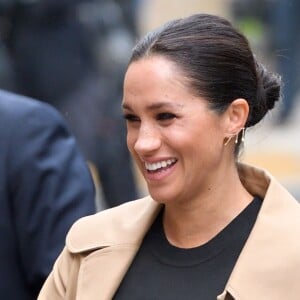 No cabelo, Meghan não abriu mão de seu penteado queridinho: o coque