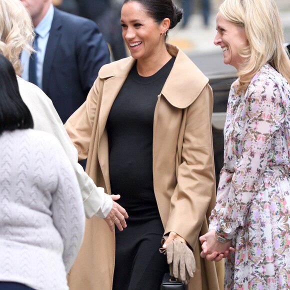 Meghan Markle combina transparência e animal print em scarpin durante evento nesta quinta-feira, dia 10 de janeiro de 2019
