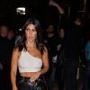 Kourtney Kardashian:top cropped de ombro só