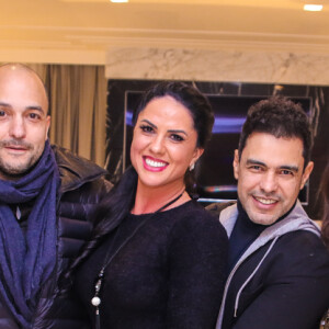 Camilla Camargo e o marido, Leonardo Lessa, se reuniram com a família no aniversário de 56 anos do pai, Zezé Di Camargo