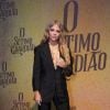 Luisa Sonza usou terninho de alfaiataria na festa de lançamento da novela 'O Sétimo Guardião'