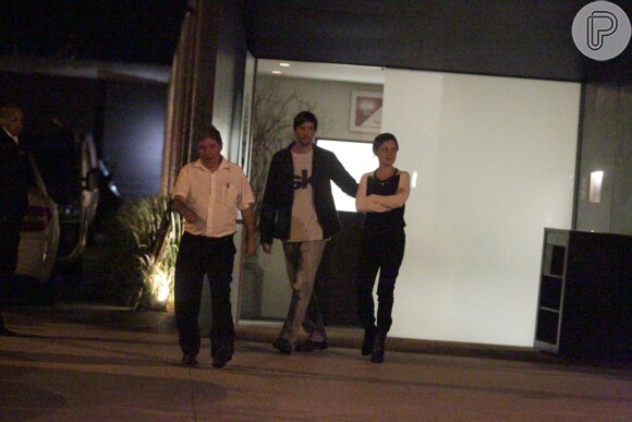Adriana Esteves e Vladimir Brichta deixam o restaurante Gero, na Barra da Tijuca, na Zona Oeste do Rio