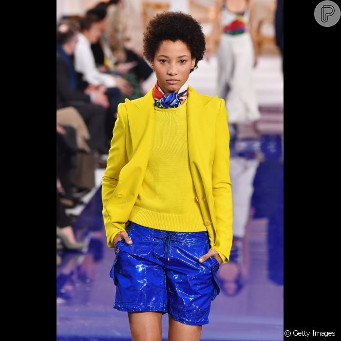 Color blocking: Ralph Lauren trouxe o amarelo neon misturado ao vinil azul royal