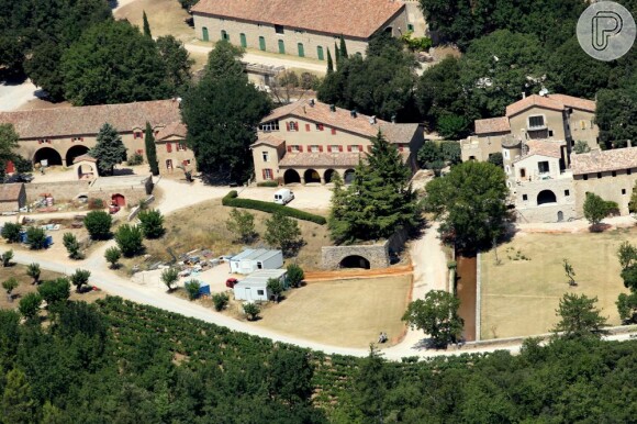 A vinícola Miraval, de Angelina Jolie e Brad Pitt, tem aproximadamente 1000 acres