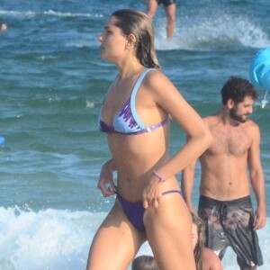 Sasha Meneghel exibe corpo sequinho pela praia da Barra da Tijuca, zona oeste do Rio de Janeiro, neste sábado, 19 de janeiro de 2019