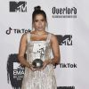 Anitta usou um vestido prateado com franjas douradas no look do MTV EMAs 2018, que aconteceu na Espanha no início de novembro