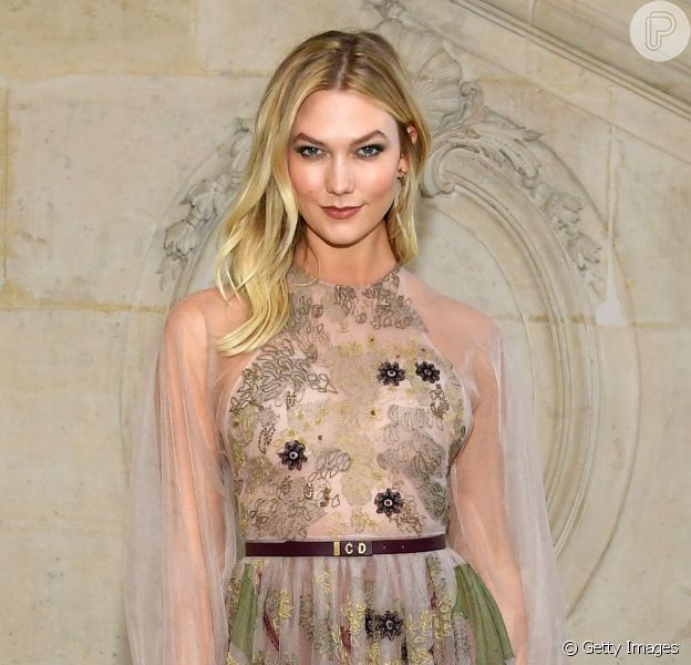 Karlie Kloss no desfile de Christian Dior Haute Couture Spring Summer 2019, na Paris Fashion Week