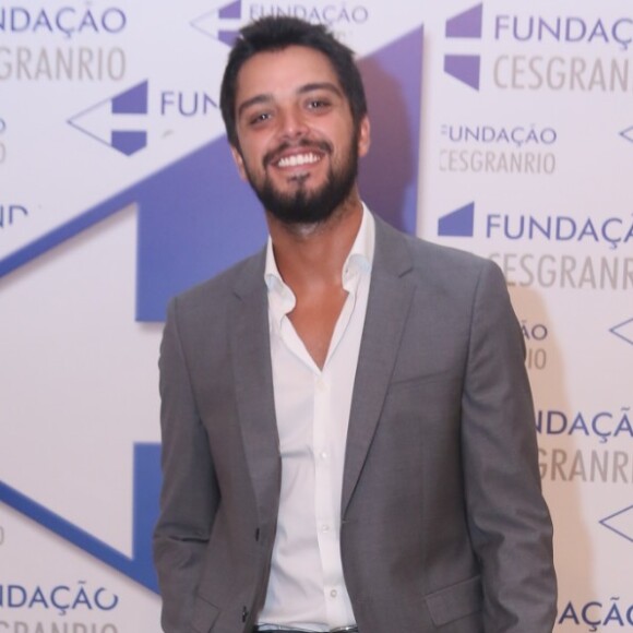 Rodrigo Simas marcou presença no evento e comemorou namoro com Agatha Moreira: 'Estamos felizes, muito felizes'
