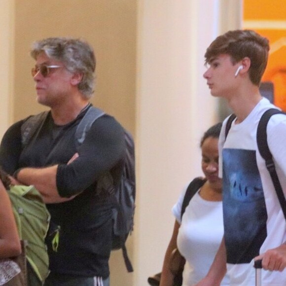 Fabio Assunçãofoi clicado com os filhos embarcando em aeroporto do Rio nesta segunda-feira, 21 de janeiro de 2019