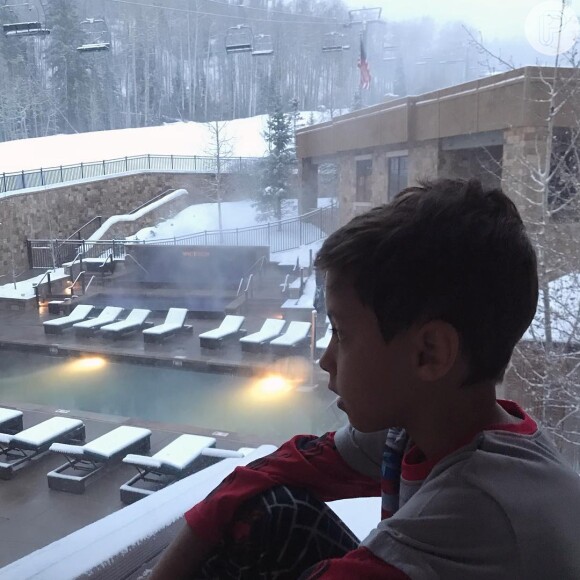 Filho de Eliana, Arthur, de 7 anos, viu a neve pela primeira vez durante viagem com a mãe, a irmã e o padrasto, Adrtiano Ricco