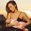 'Mamãe vai dar de mamar', afirmou Sabrina Sato em vídeo com a esteticista