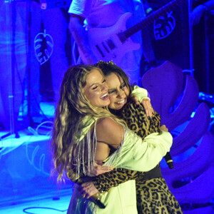 Claudia Leitte e Luísa Sonza mostraram sintonia em show de pré-carnaval da cantora em casa de espetáculos de São Paulo nesta sexta-feira, 25 de janeiro de 2019