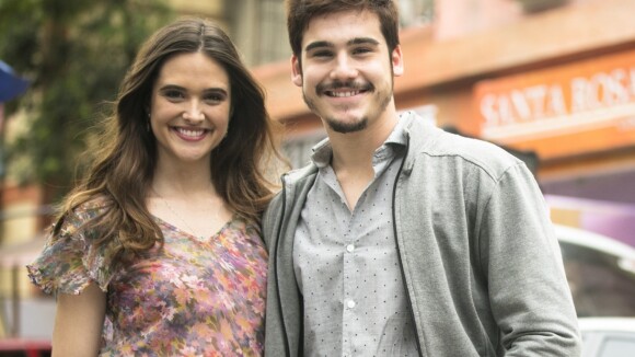 Nicolas Prattes e Juliana Paiva cantam sucesso de Jorge Vercillo em festa. Vídeo