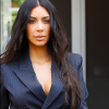 No detalhe: Kim Kardashian usando terninho do estilista Jean Paul Gaultier