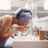 5 erros que você pode cometer ao lavar a pele do rosto