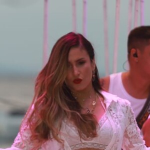 Claudia Leitte faz sucesso com seus looks para lá de estilosos